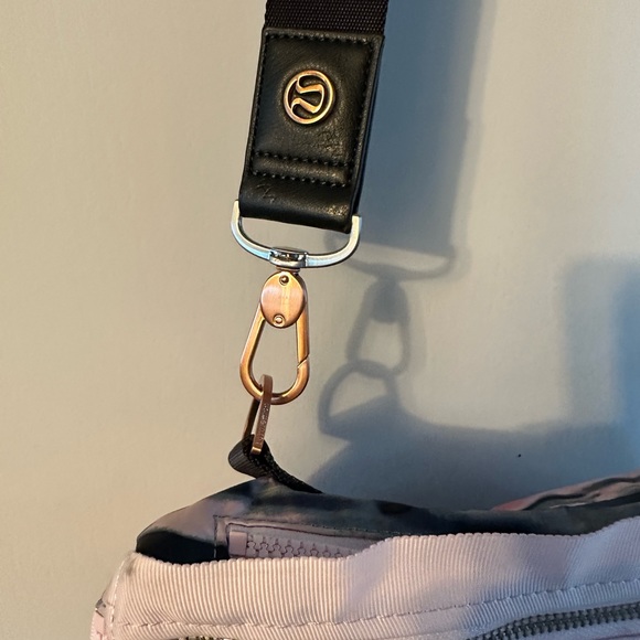 Lululemon crossbody or waist bag❤️ - Picture 6 of 6